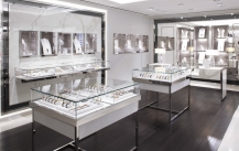 The development trend of using material in jewelry display cabinet production!