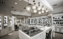 In recent years, many people have been involved in jewelry display cabinet making industry!