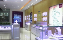 The main components of the high - end customized titanium jewelry display cabinet are introduced.