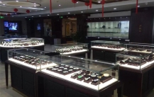 What do you know about the taboos of gold?Jewelry display cabinet manufacturer detailed explanation