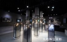 How to enhance the three-dimensional display of jewelry showcase?