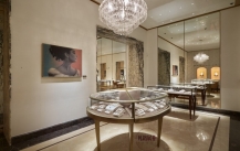 The jewellery counter designed by the heart is more attractive to customers!