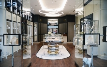 The future development trend of jewelry display cabinet design!