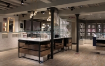 How to decorate a good jewelry store?