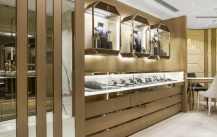 Fan Road Display Cabinet Factory: How to match the color of display cabinets and shops