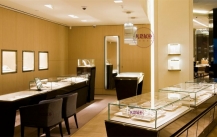 What should I pay attention to when buying a jewelry display case?