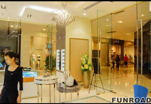 High Quality Boutique Jewelry Display Cabinet Door Design Counter Glass Showcase Shop Renovation Showroom Layout Interior Custom